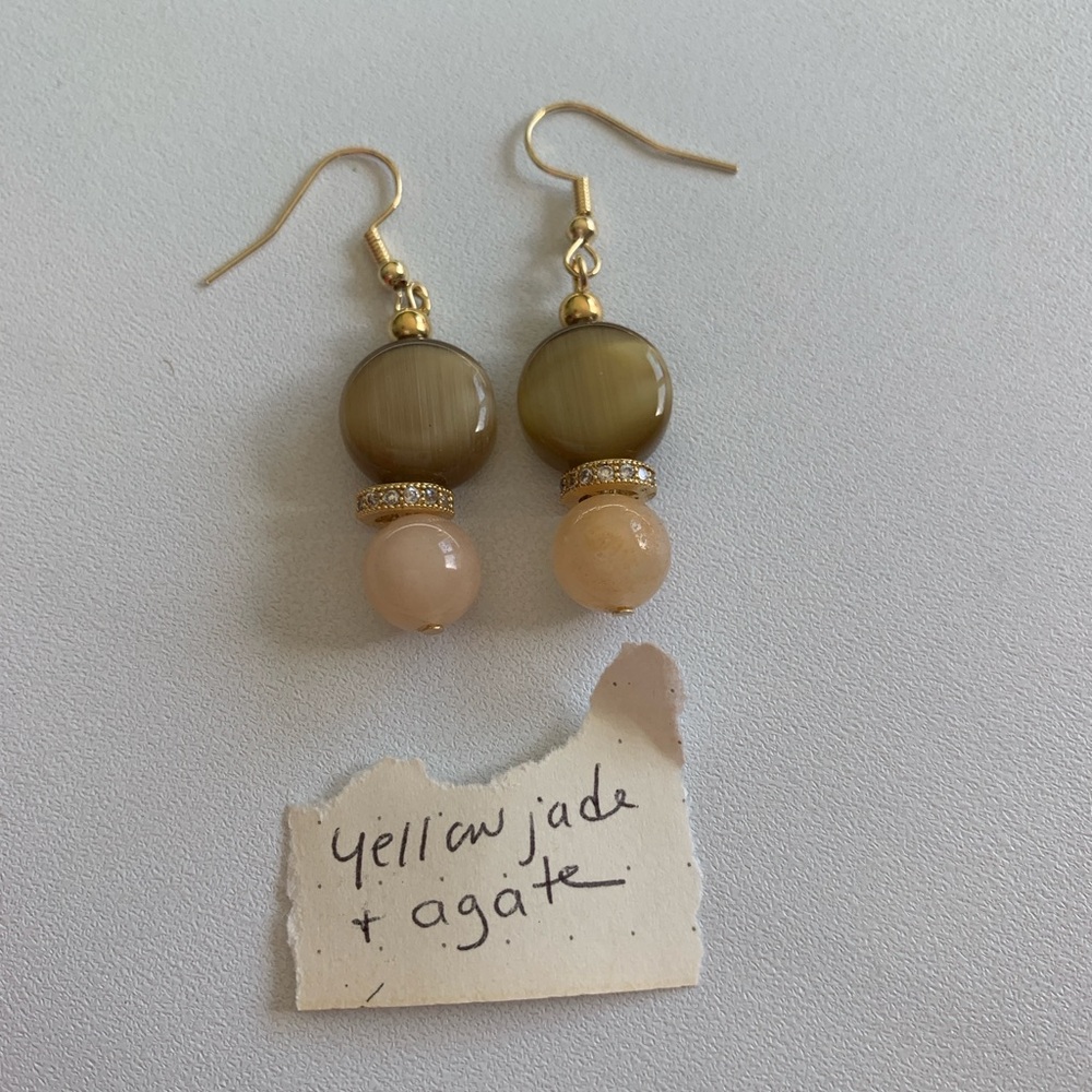 Elegant Gold and Cream Beaded Earrings Made from Agate and Jade Stones - Picture 7 of 7